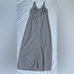 Gingham dress that stops right below the knees (I’m 5’6)
